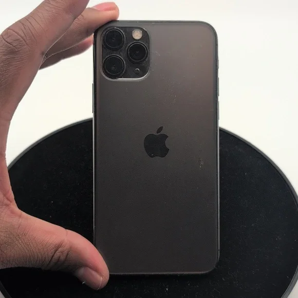 Apple| iPhone 11 Pro 256gb Space Gray- Sleek Design Edge-to-Edge Display - Picture 4 of 7